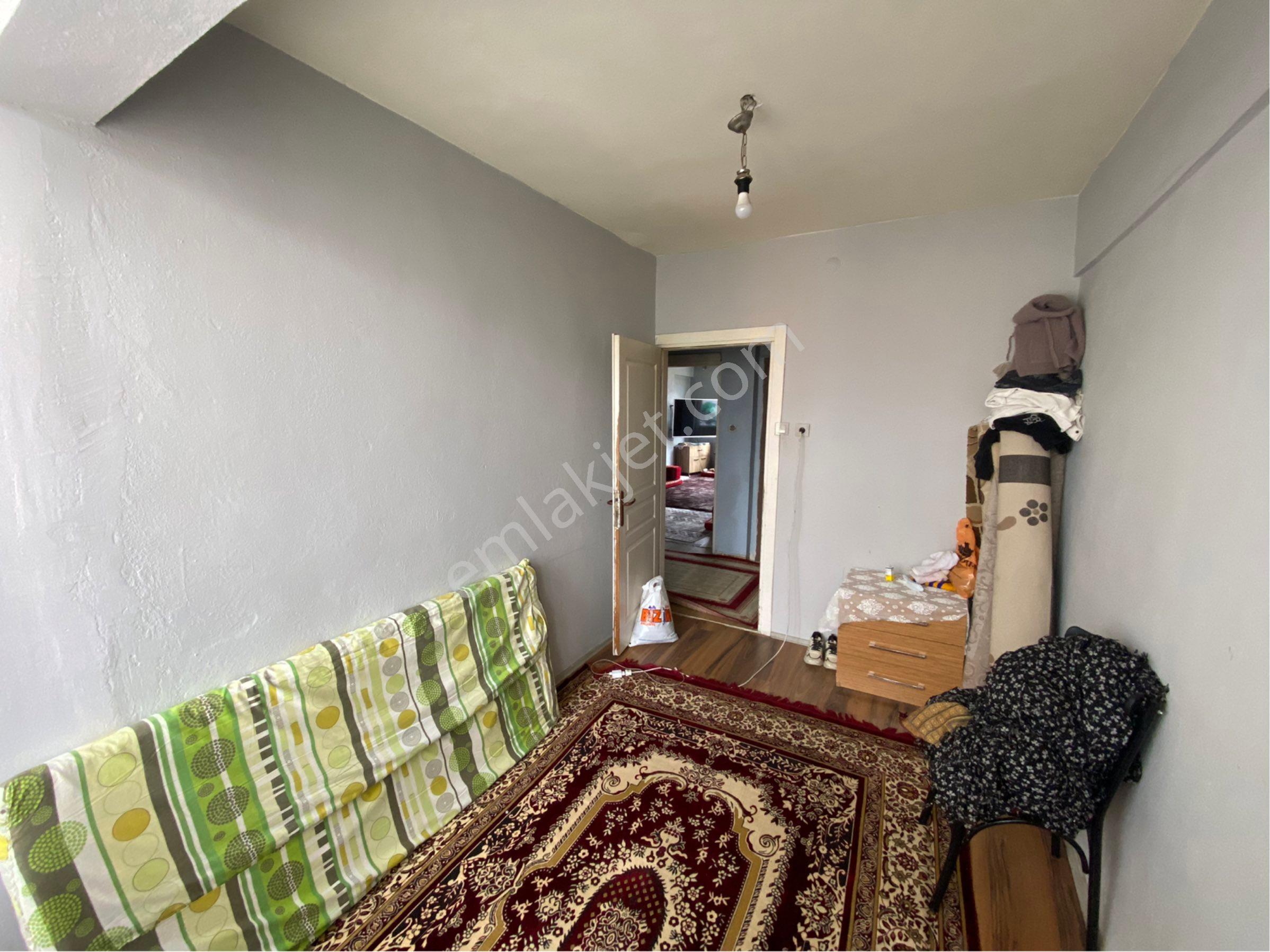 Derince Esentepe'de 3+1 Ara Kat Satılık Sobalı Daire! - Görsel 3