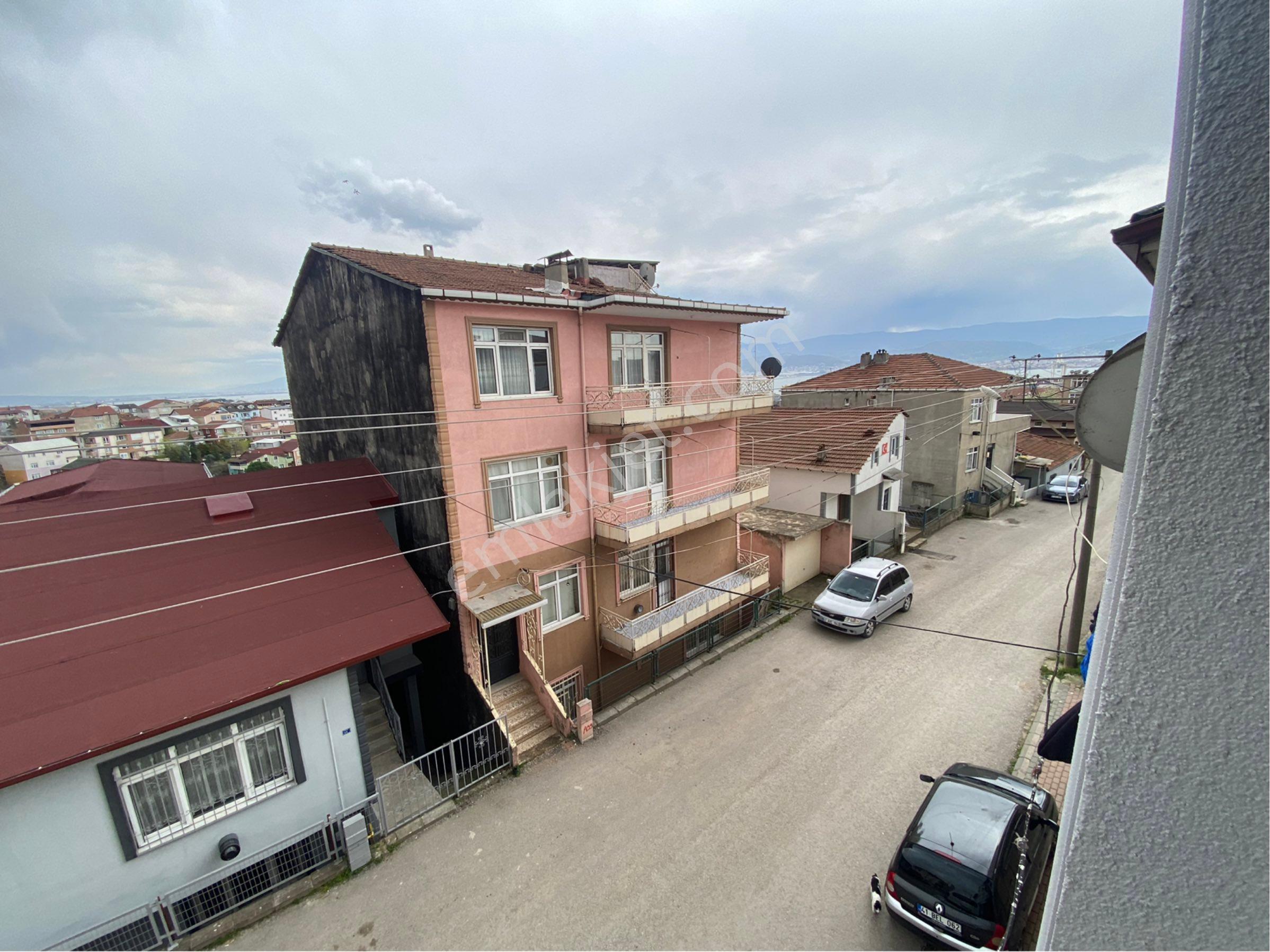 Derince Esentepe'de 3+1 Ara Kat Satılık Sobalı Daire! - Görsel 5