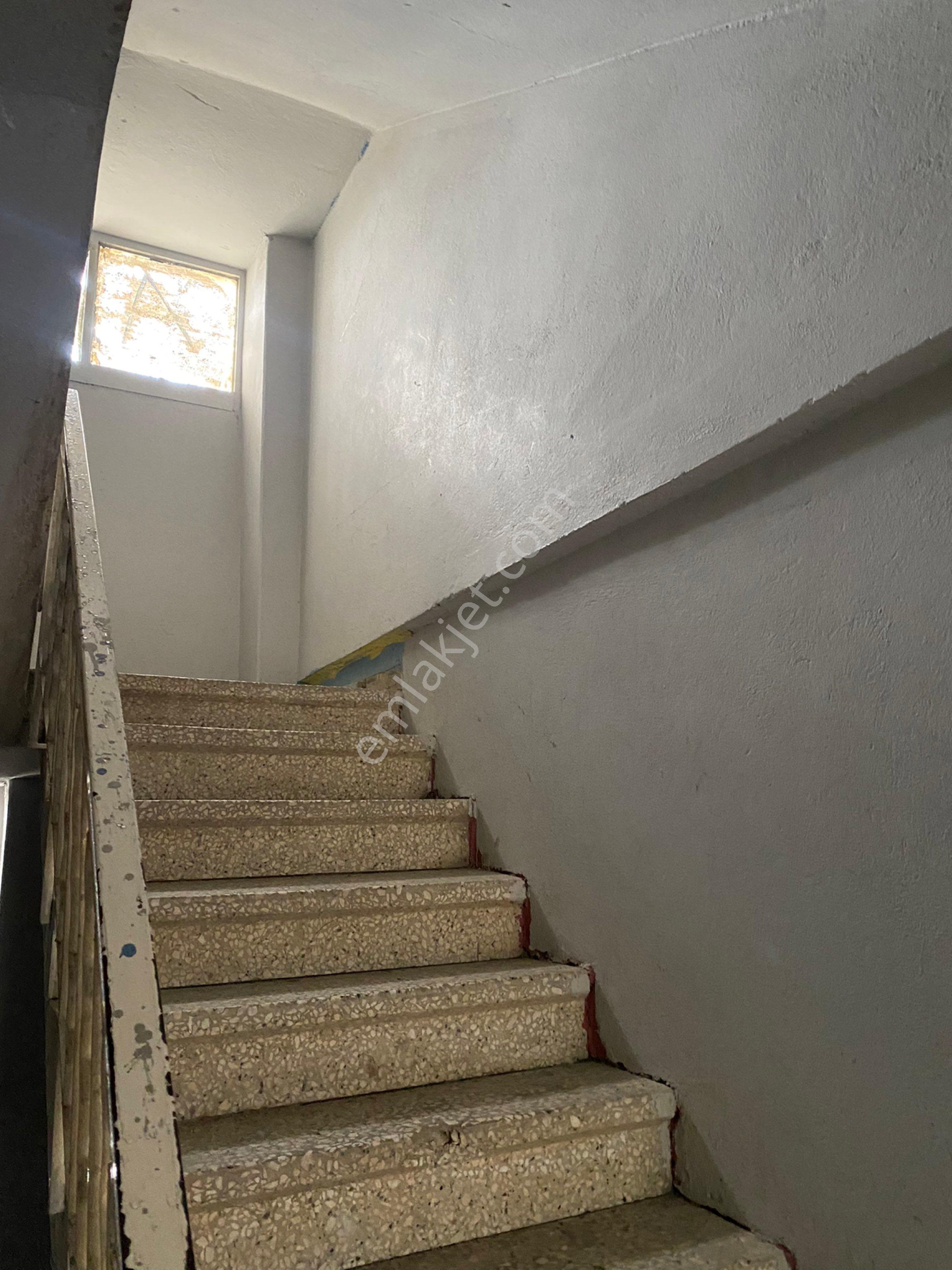 Derince Esentepe'de 3+1 Ara Kat Satılık Sobalı Daire! - Görsel 12