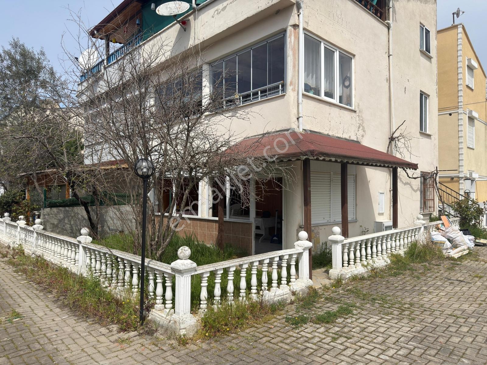 Yeniçiftlik'te Havuzlu Site İçinde 1+1 Bahçeli Daire