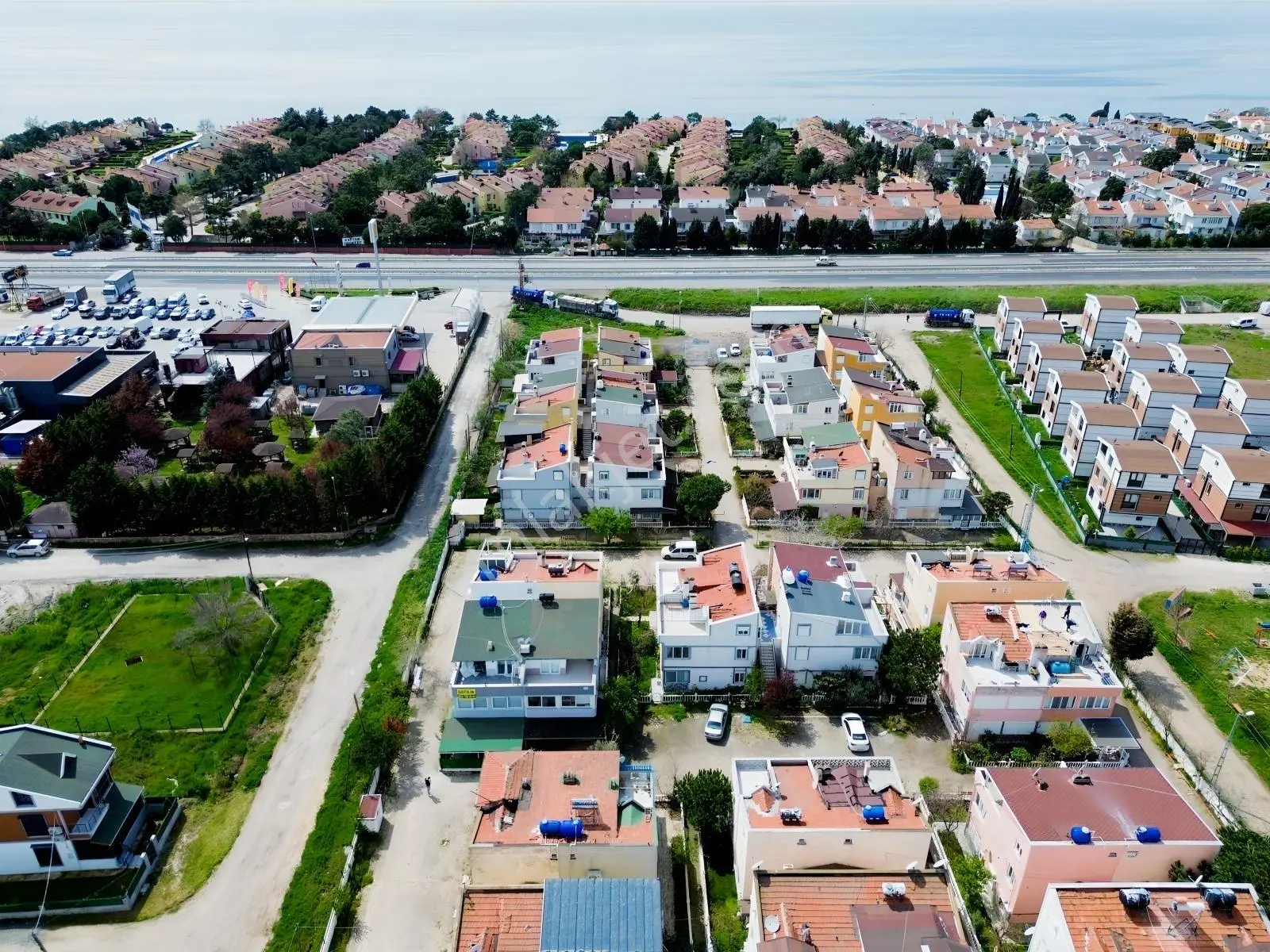 Yeniçiftlik'te Havuzlu Site İçinde 1+1 Bahçeli Daire - Görsel 5