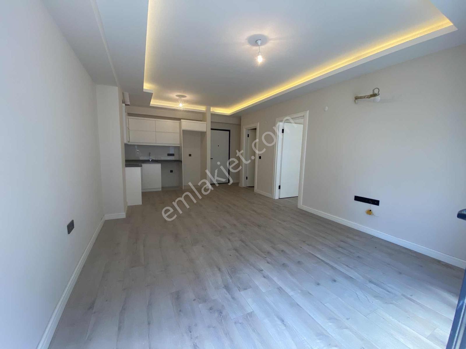 Çarşı Merkezde Ara Kat Asansörlü 1+1 Satılık Daire - Görsel 17