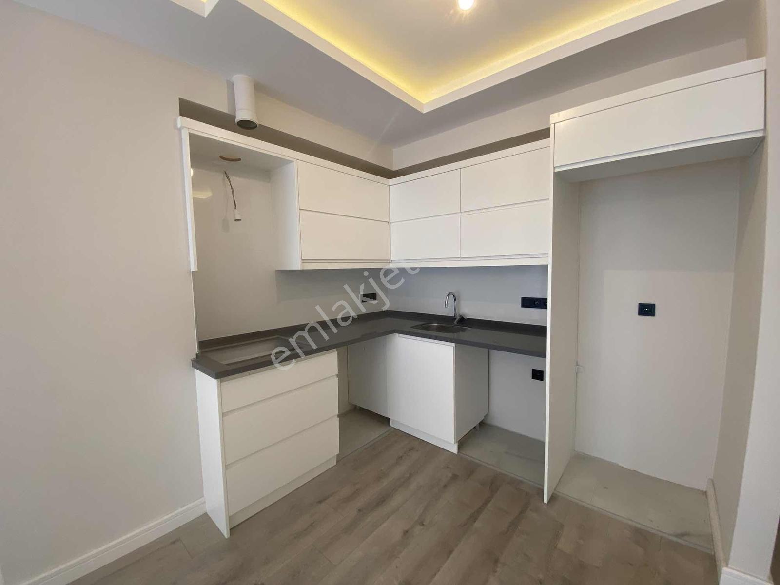 Çarşı Merkezde Ara Kat Asansörlü 1+1 Satılık Daire - Görsel 18