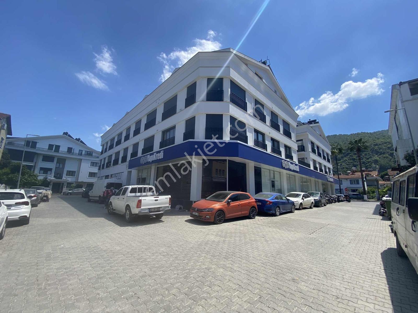 Çarşı Merkezde Ara Kat Asansörlü 1+1 Satılık Daire