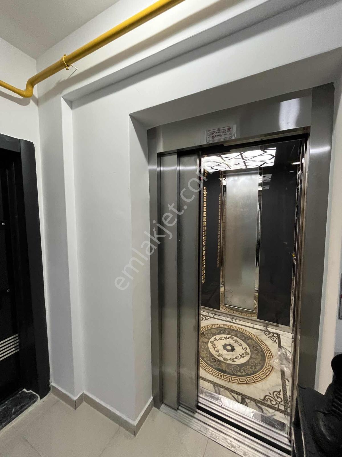 Esenevlerde Tramvaya 300m Eşyalı Kiralık 1+1 Daire - Görsel 35