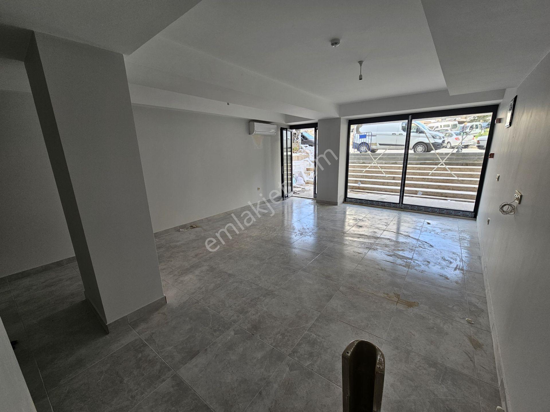Küçükyalı Mektep Cd Cepheli 34m2 Ön Kullanımlı 60m2 Kiralık Dükkan - Görsel 5