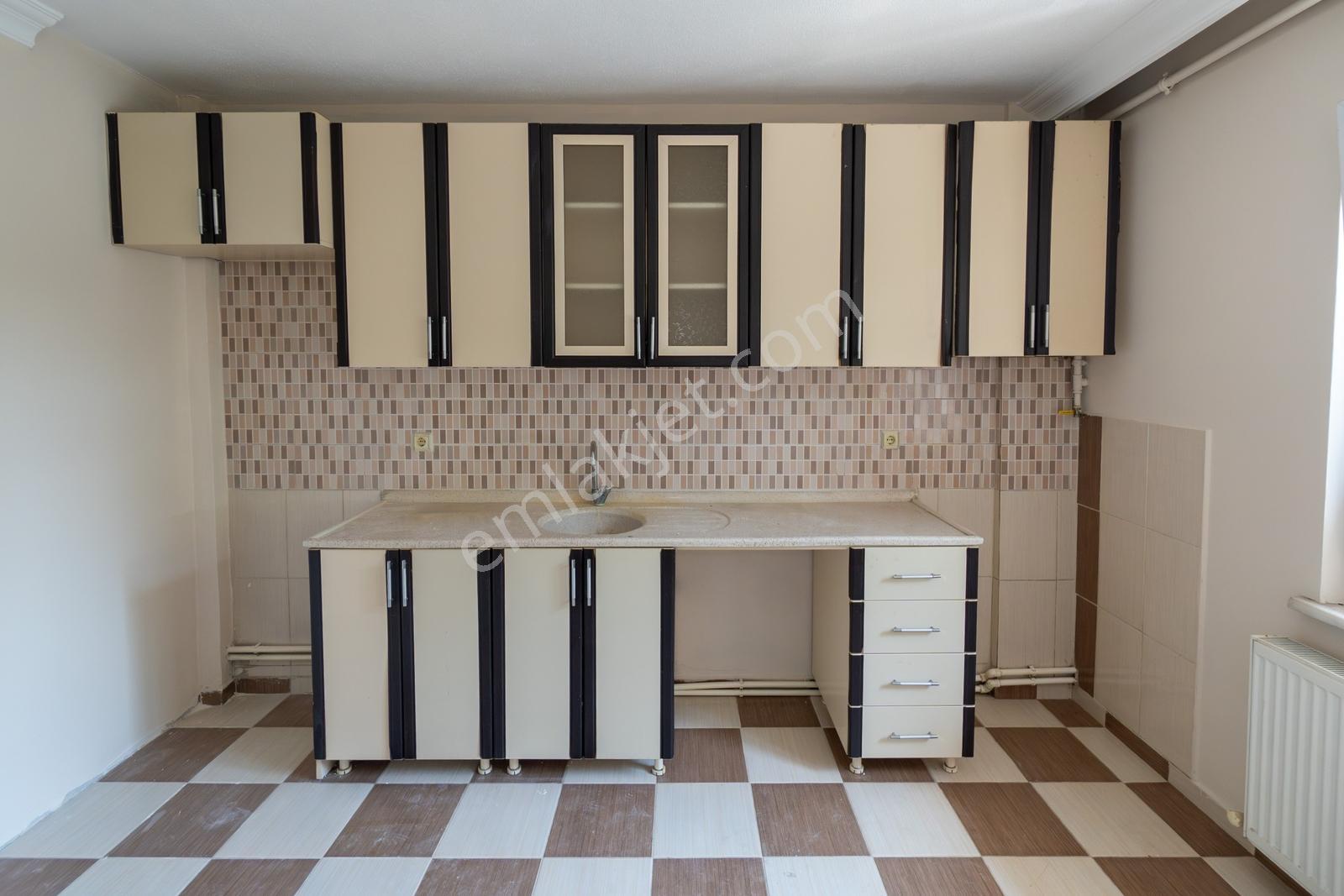 Bağlarbaşı Müstakil 3 Katlı 2+1 Komple Satılık Bina - Görsel 32