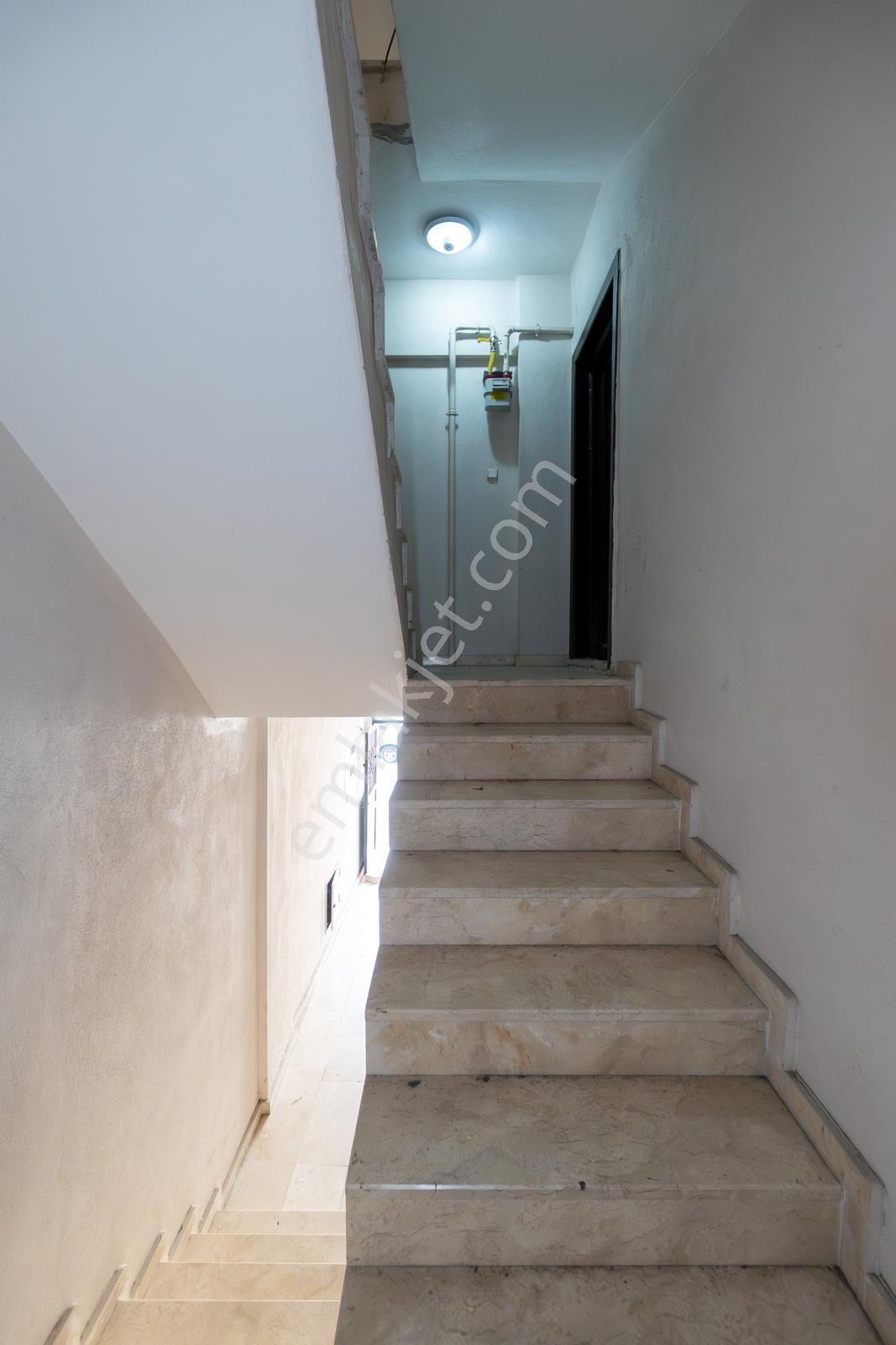 Bağlarbaşı Müstakil 3 Katlı 2+1 Komple Satılık Bina - Görsel 22