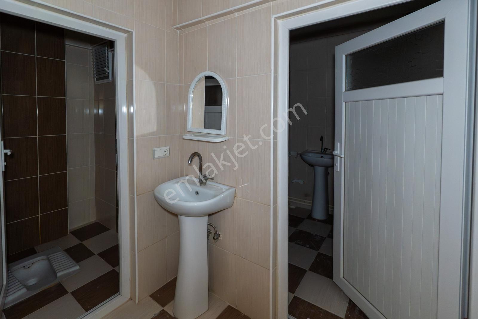 Bağlarbaşı Müstakil 3 Katlı 2+1 Komple Satılık Bina - Görsel 29