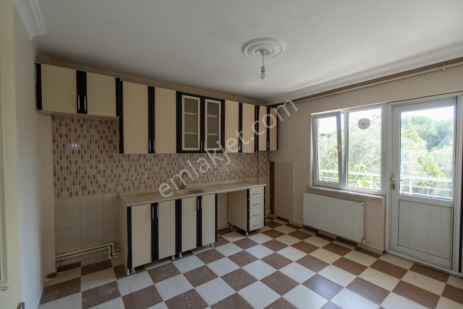 Bağlarbaşı Müstakil 3 Katlı 2+1 Komple Satılık Bina - Görsel 31