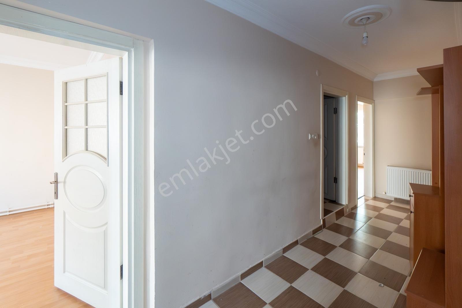 Bağlarbaşı Müstakil 3 Katlı 2+1 Komple Satılık Bina - Görsel 15