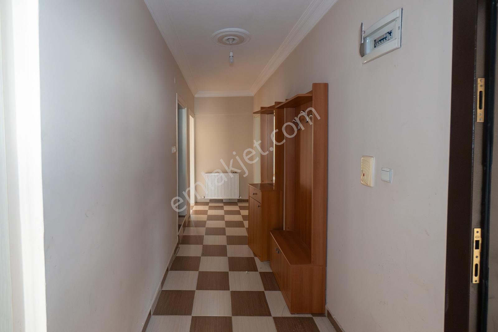 Bağlarbaşı Müstakil 3 Katlı 2+1 Komple Satılık Bina - Görsel 17