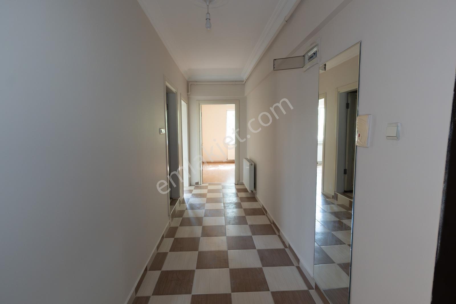 Bağlarbaşı Müstakil 3 Katlı 2+1 Komple Satılık Bina - Görsel 33