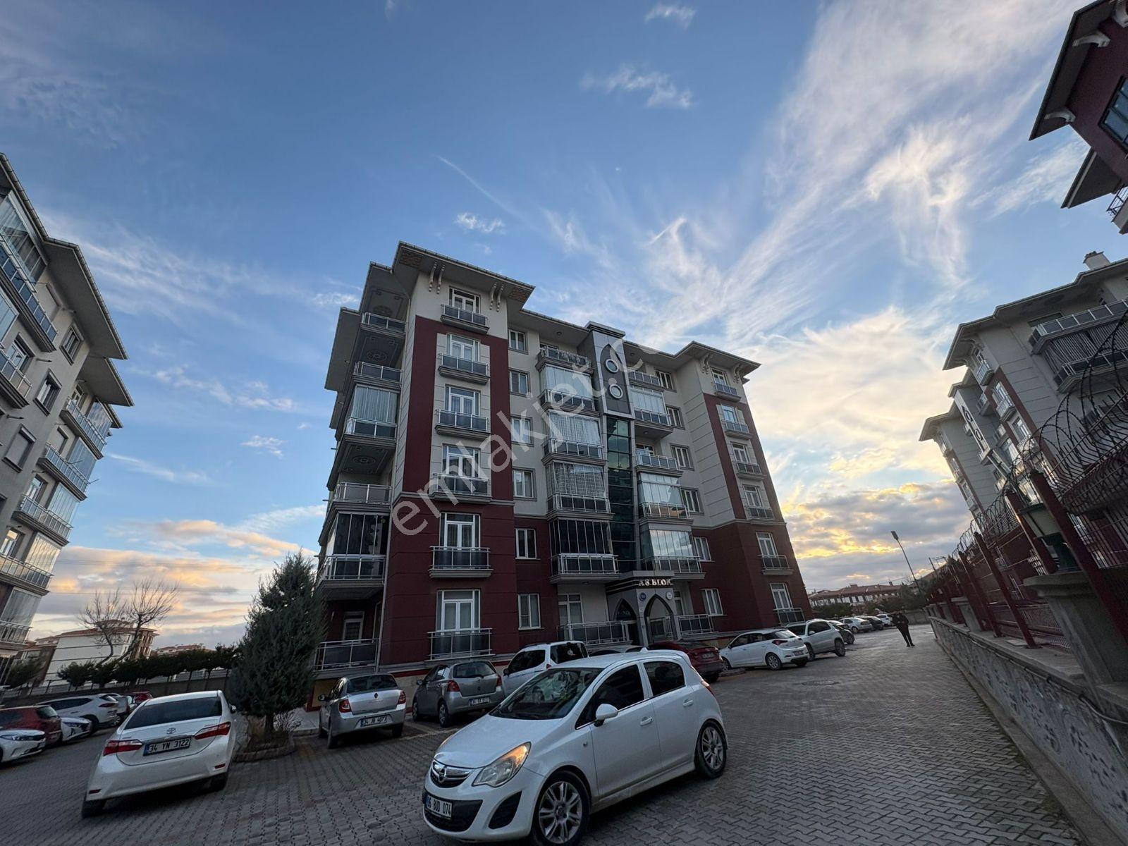 Çağlak Gayrimenkul Den Aksaray Sitelerinde Satılık Daire 3+1