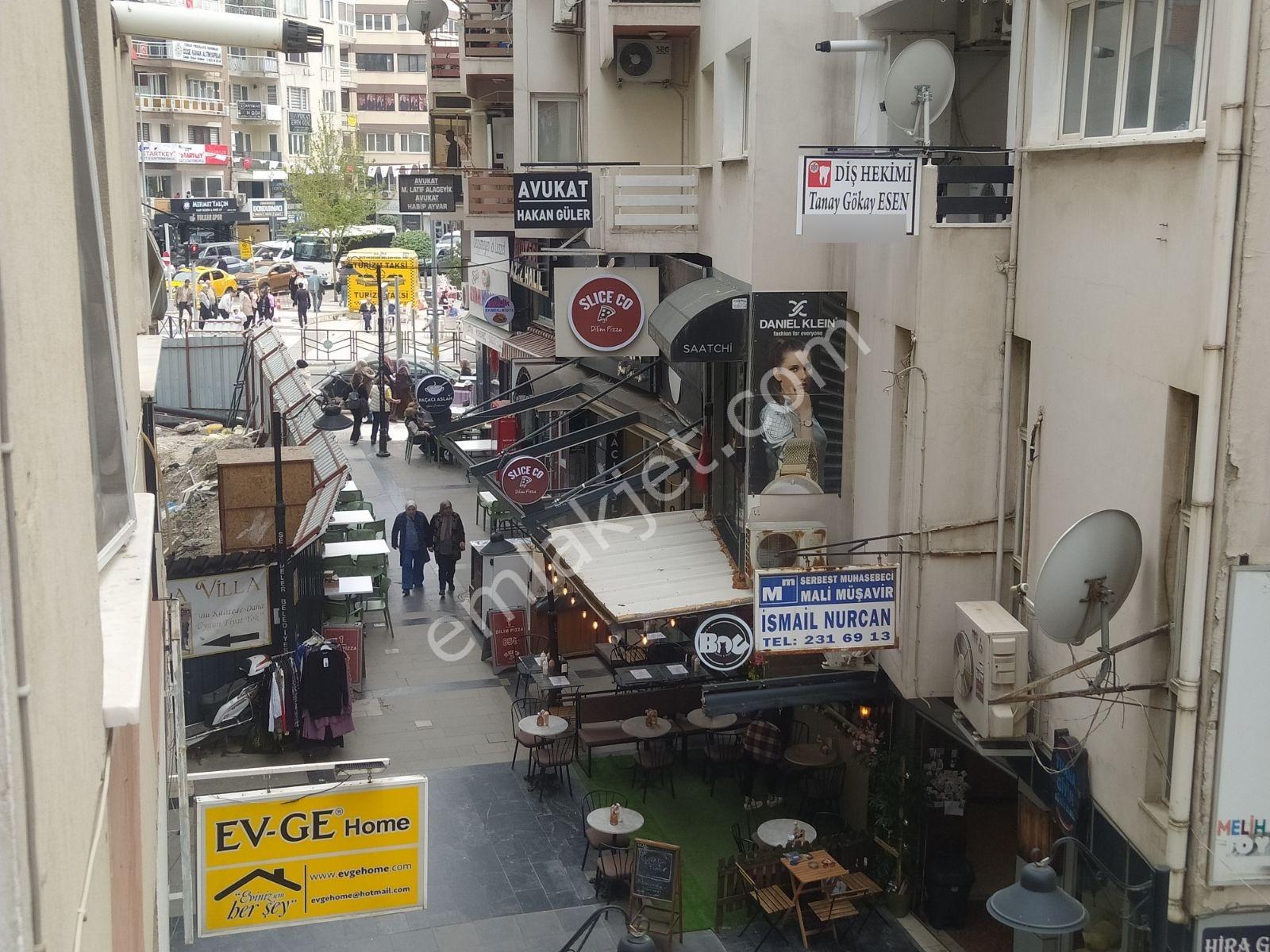 8 Havuz Civarında Kiralık 2+1 Ofis