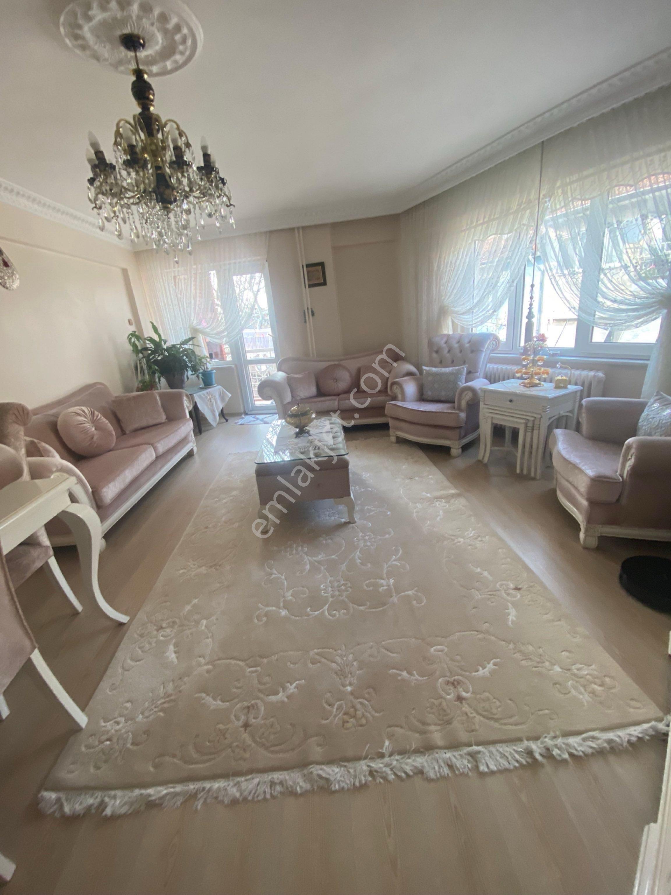 Cihangir Emlaktan Hocahasanda Satılık Geniş Asansörlü Bakımlı Arakat Daire