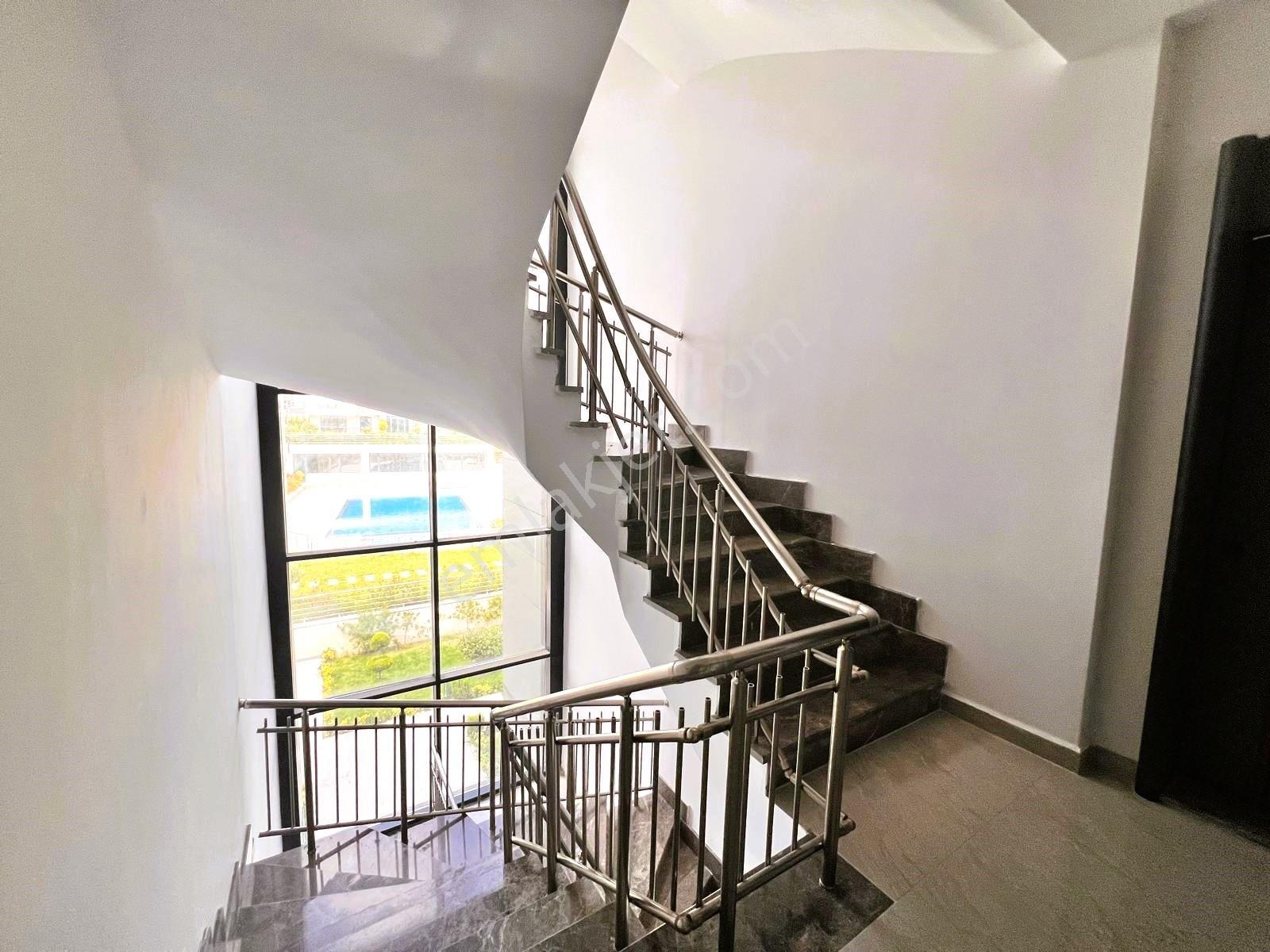 İstanbul Beylikdüzün De Huzurlu Bir Sitede Satılık 2+1 Daire - Görsel 3