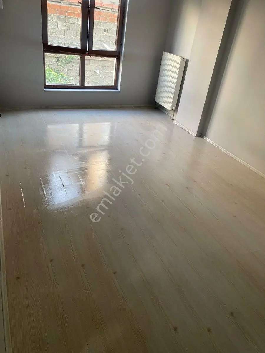 Kumlubel'de Kiralık Ara Kat Asansörlü Bakımlı Ayrı Mutfak 1+0