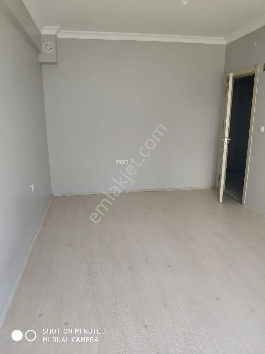 Kumlubel'de Kiralık Ara Kat Asansörlü Bakımlı Ayrı Mutfak 1+0 - Görsel 7