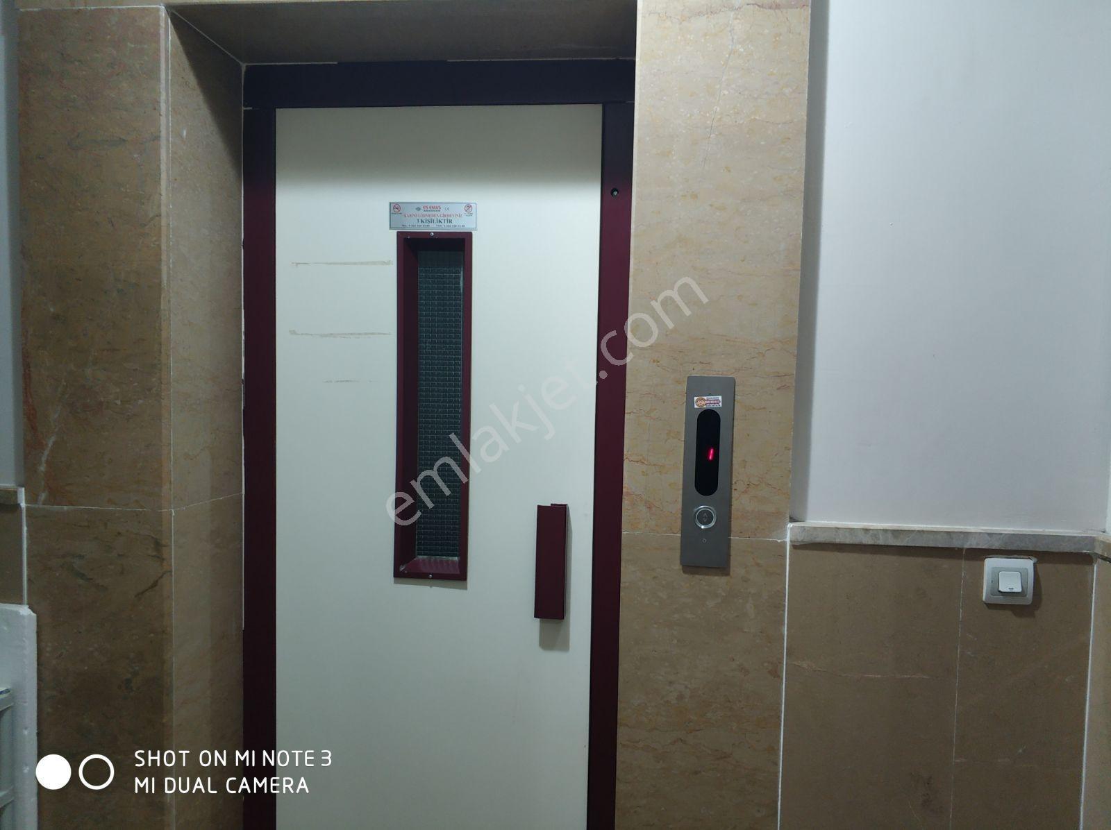 Bahçelievler Mahallesi'nde Satılık 3+1 Asansörlü Balkonlu Daire - Görsel 19