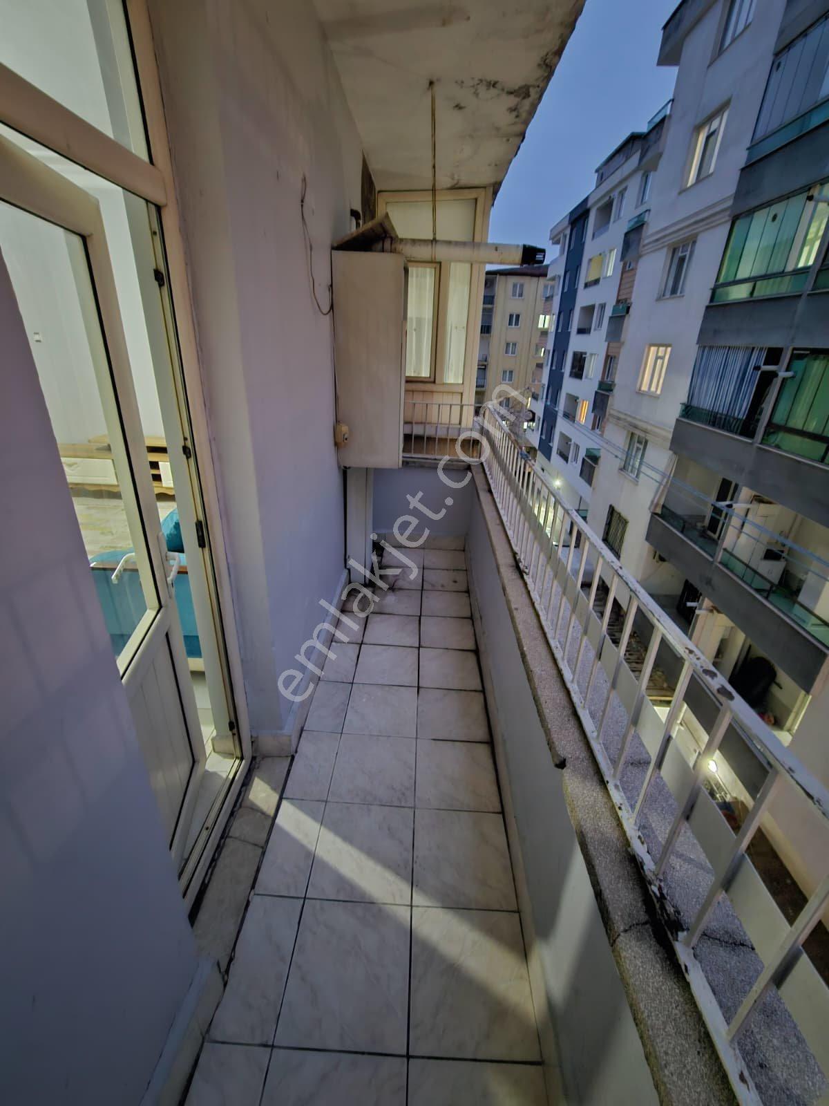 Ofis Merkezi Konumda Satılık 3+1 Fırsat Daire - Görsel 11