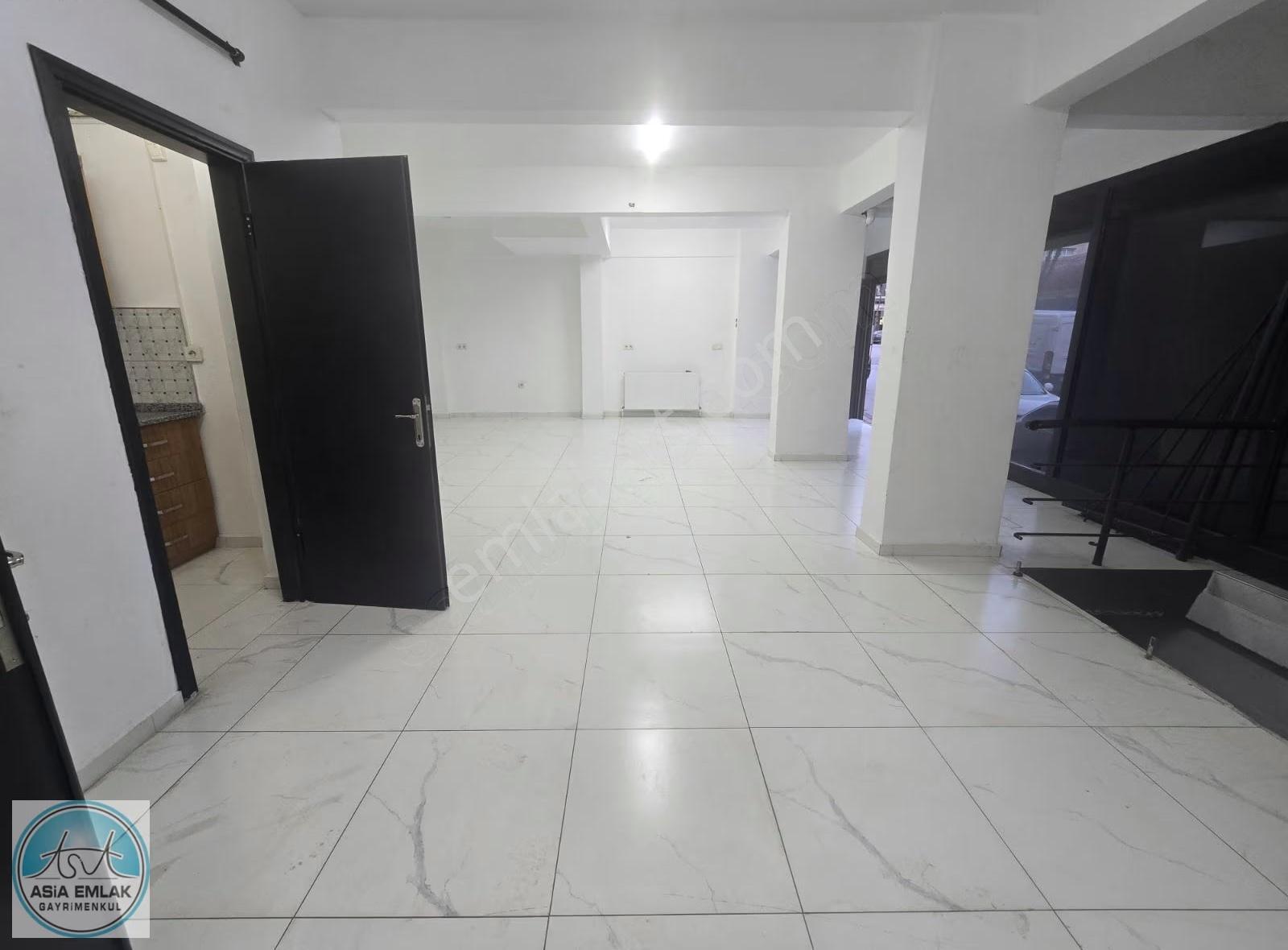 Asia'dan Depolu Kiralık Dükkan - Görsel 3