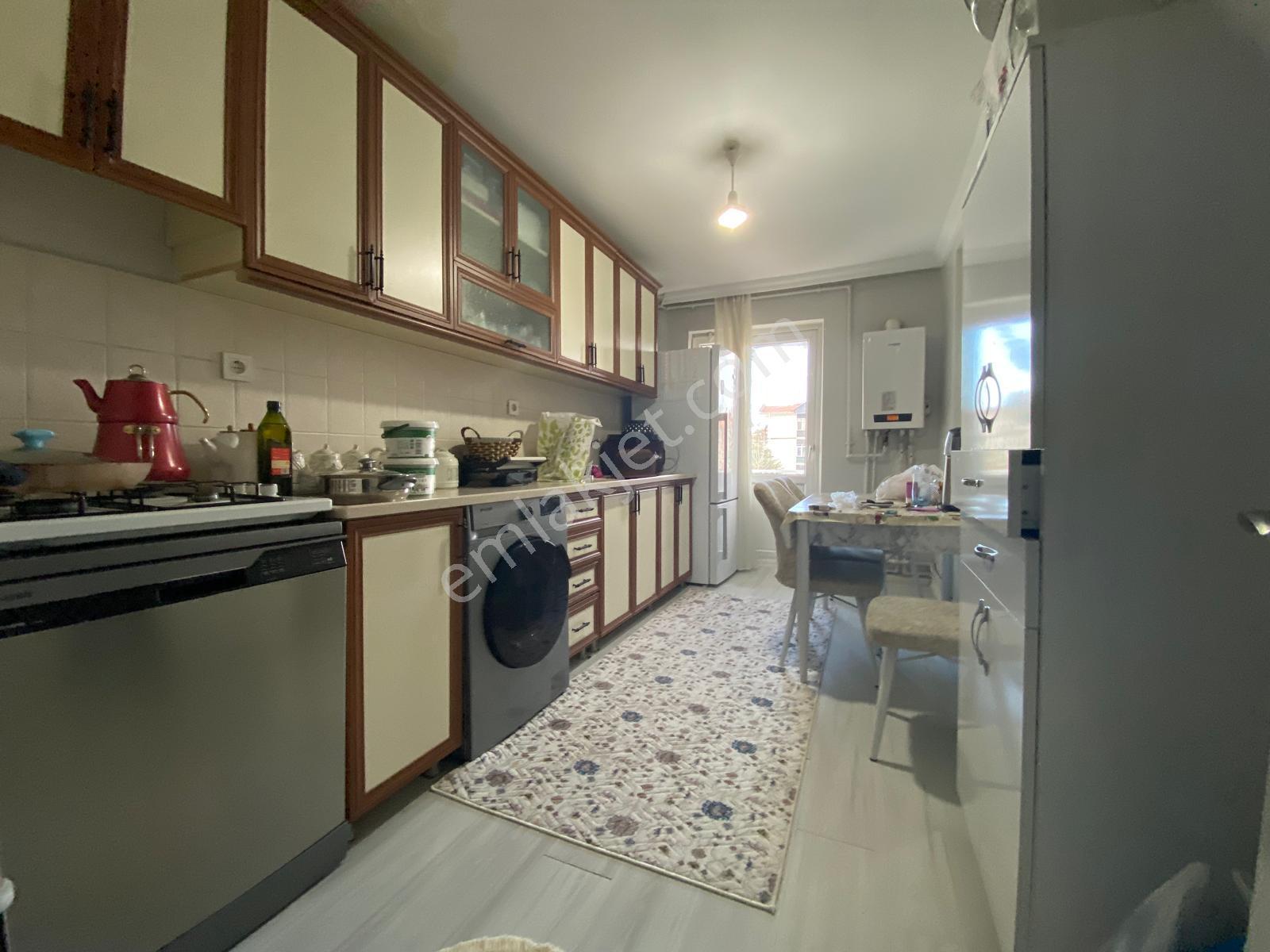 Fiyat Düştü Osmanlı Mahallesi 3.ara Kat 2+1 Yapılı Satılık Daire