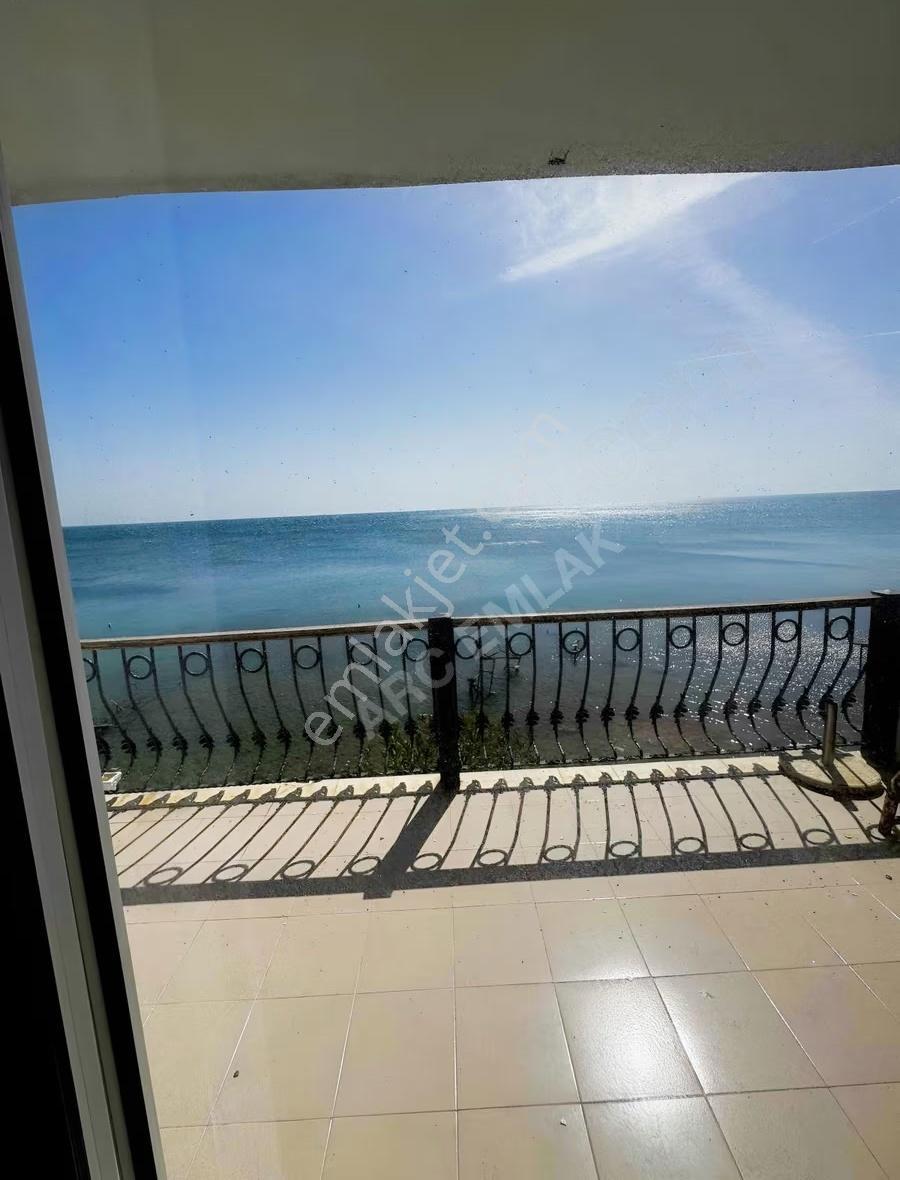 Güzelce'de Denize Sıfır 2+1 Eşyalı Satılık Daire - Görsel 15