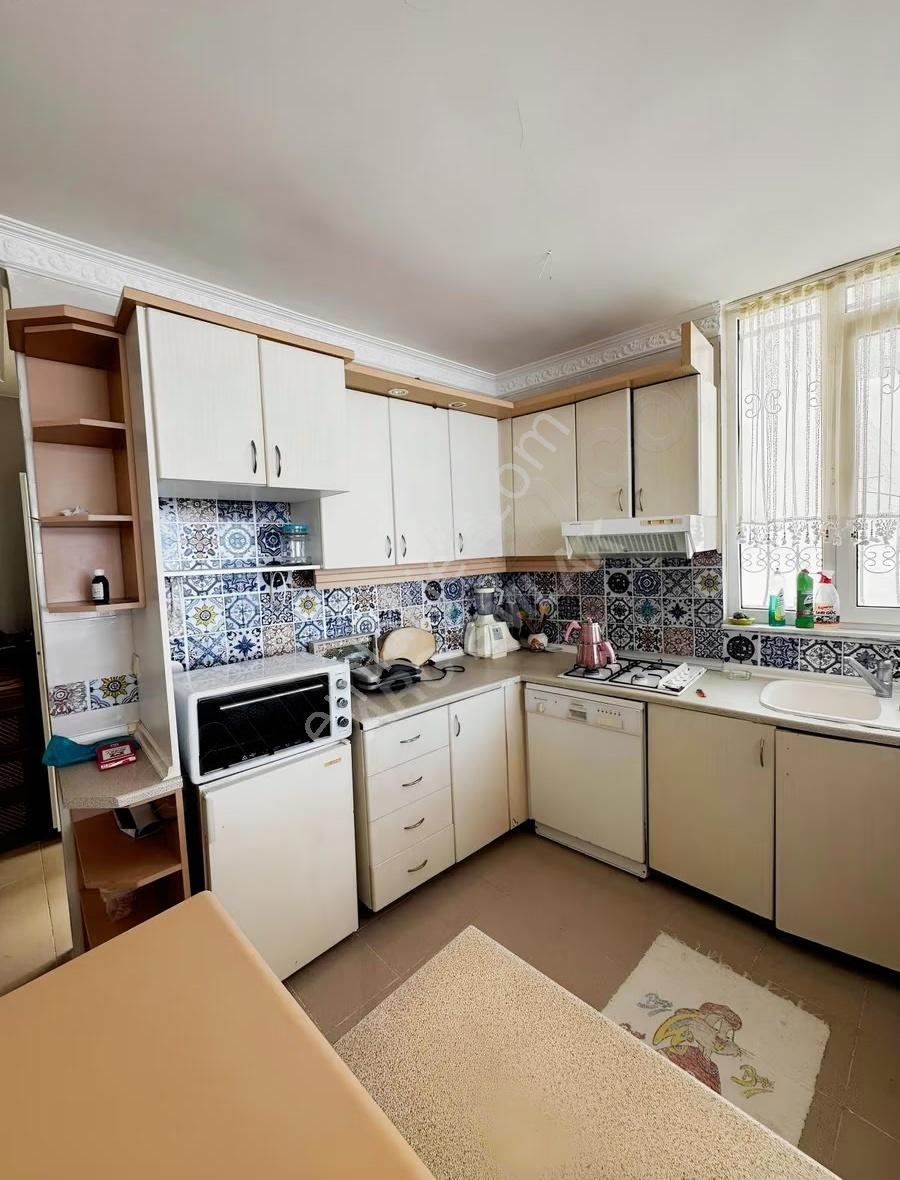 Güzelce'de Denize Sıfır 2+1 Eşyalı Satılık Daire - Görsel 7