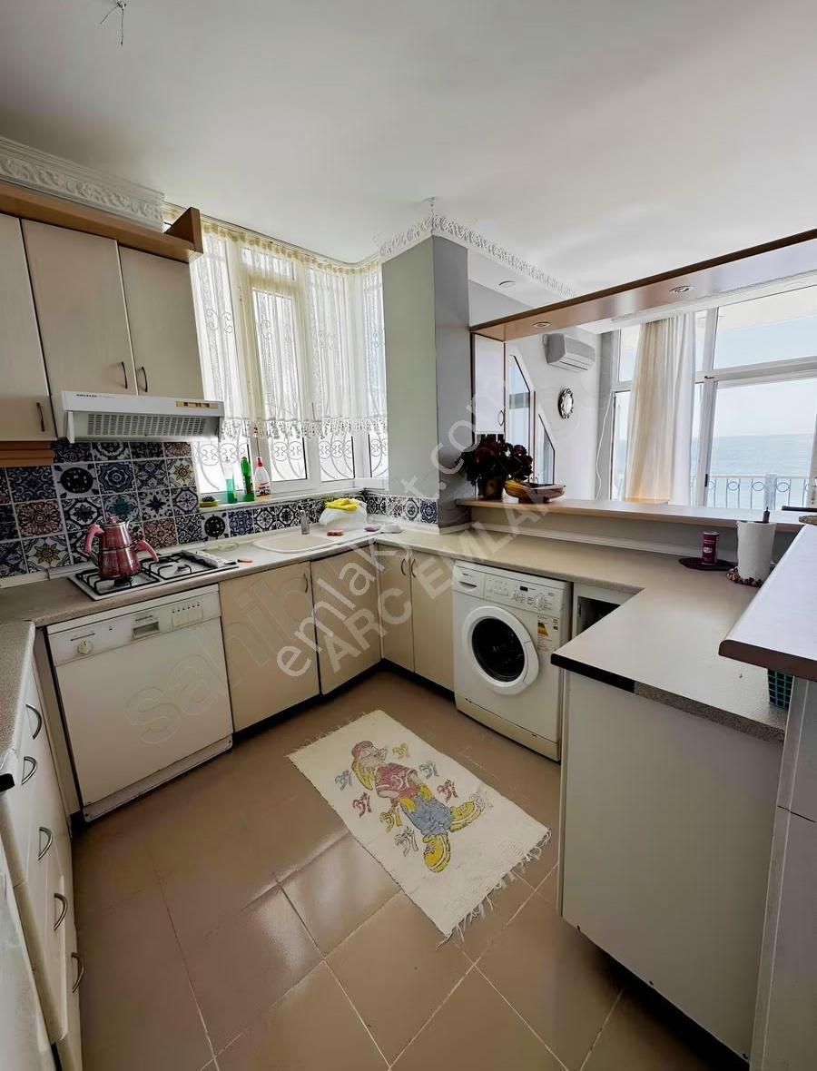 Güzelce'de Denize Sıfır 2+1 Eşyalı Satılık Daire - Görsel 20