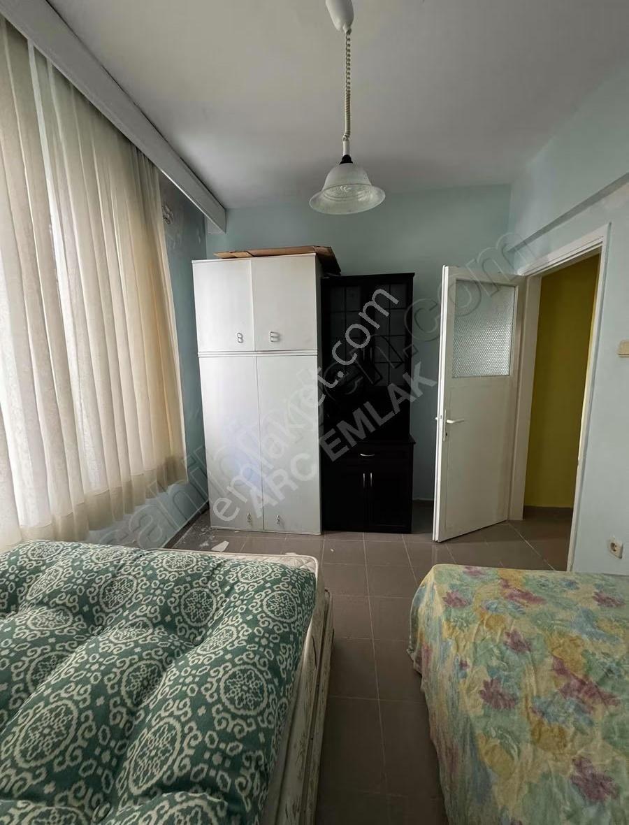Güzelce'de Denize Sıfır 2+1 Eşyalı Satılık Daire - Görsel 13