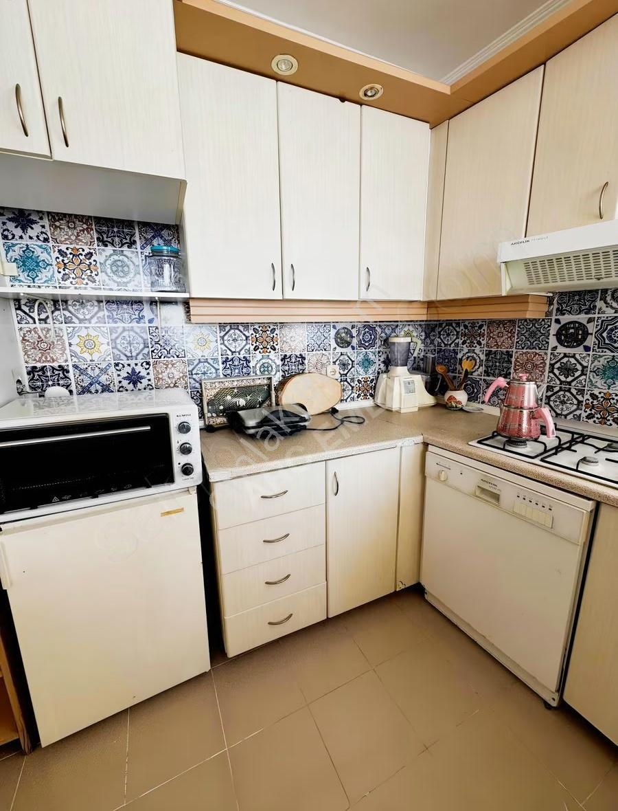 Güzelce'de Denize Sıfır 2+1 Eşyalı Satılık Daire - Görsel 23