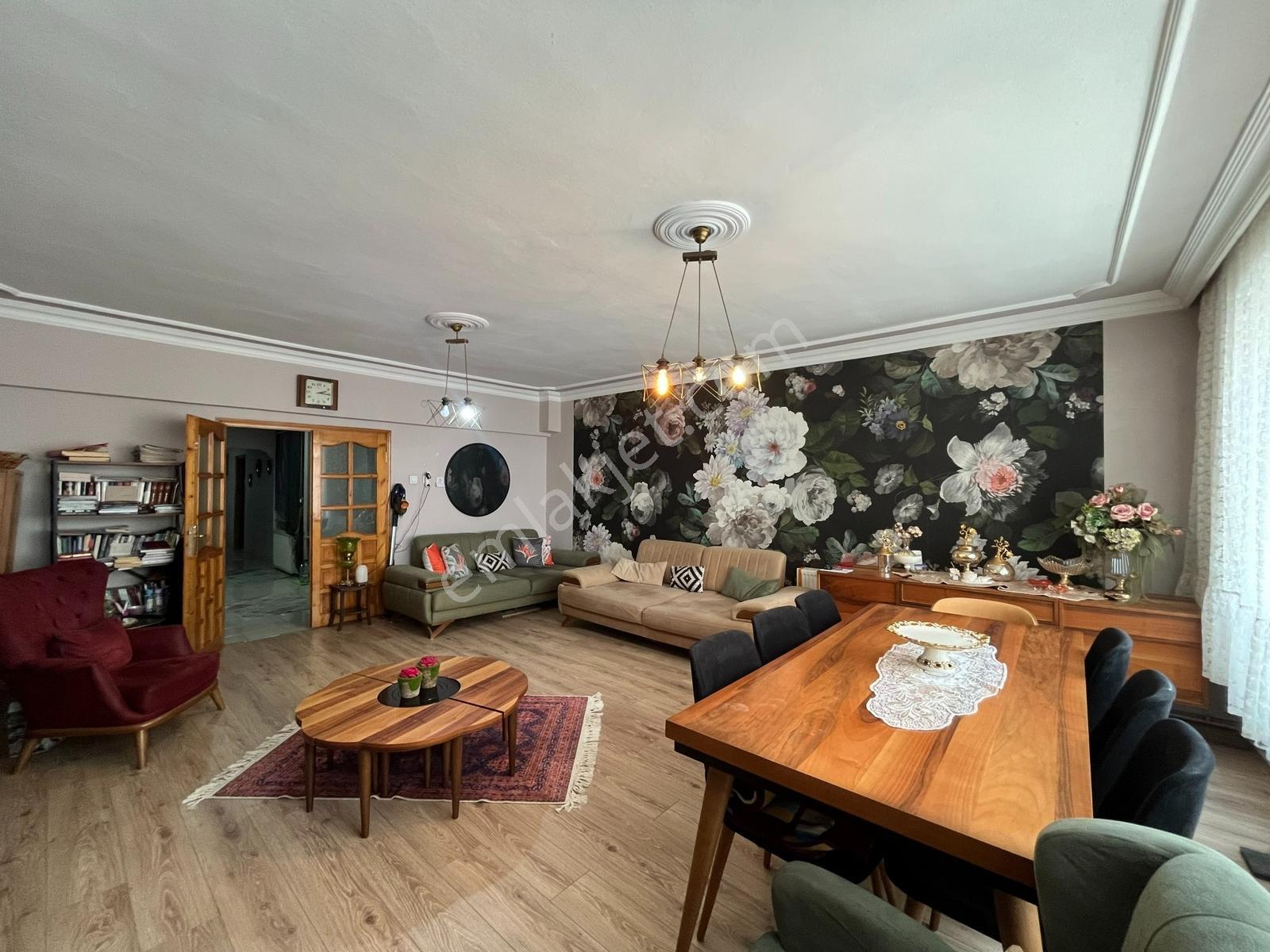 Tarcanlardan Çarşı Merkezde Otoparklı,teraslı 3+1 Daire - Görsel 31