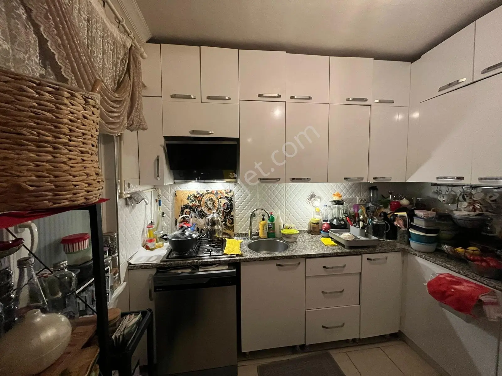 Tarcanlardan Çarşı Merkezde Otoparklı,teraslı 3+1 Daire - Görsel 3