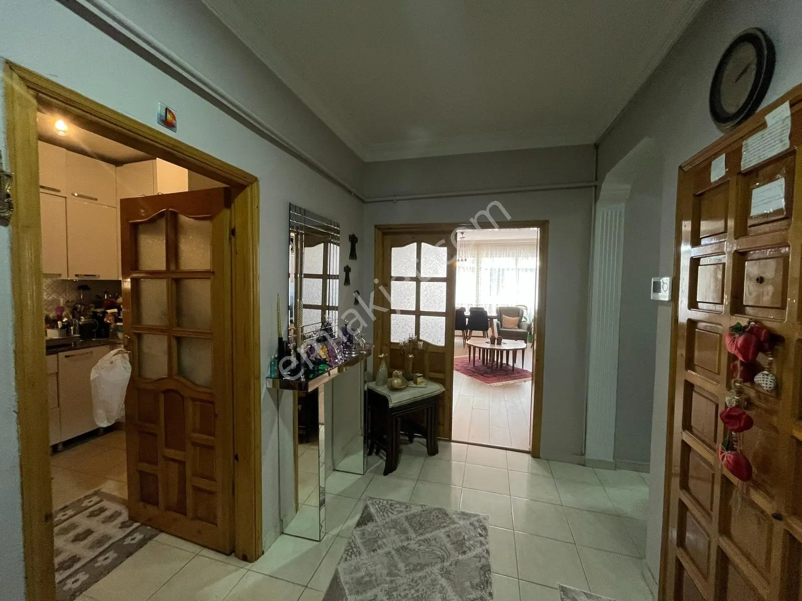 Tarcanlardan Çarşı Merkezde Otoparklı,teraslı 3+1 Daire - Görsel 2