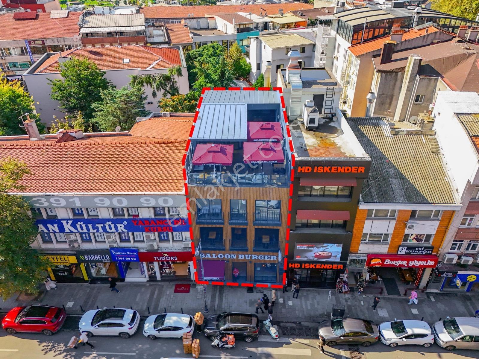 Üsküdar Selmani Pak Caddesinde Komple Satılık Bina