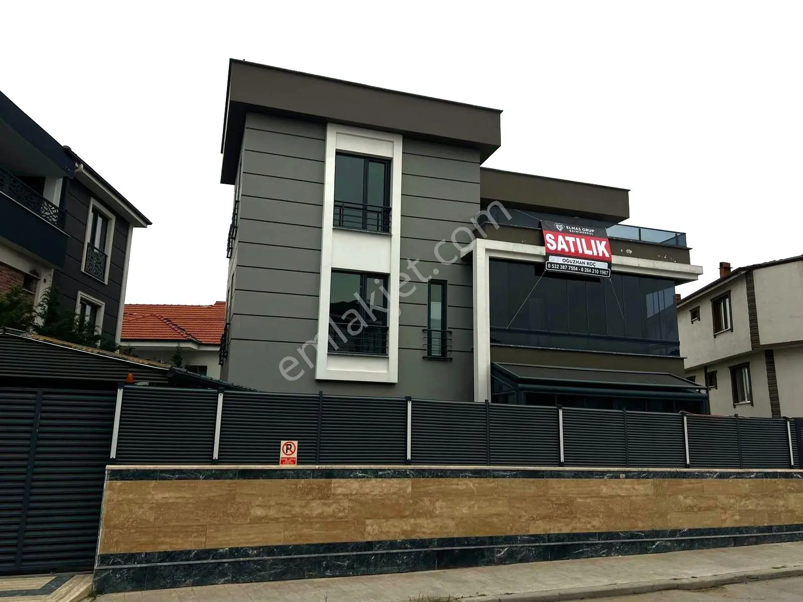 Serdivan Yazlıkta Sınırları İhtişam: 5+1 Lüks Satılık Villa!