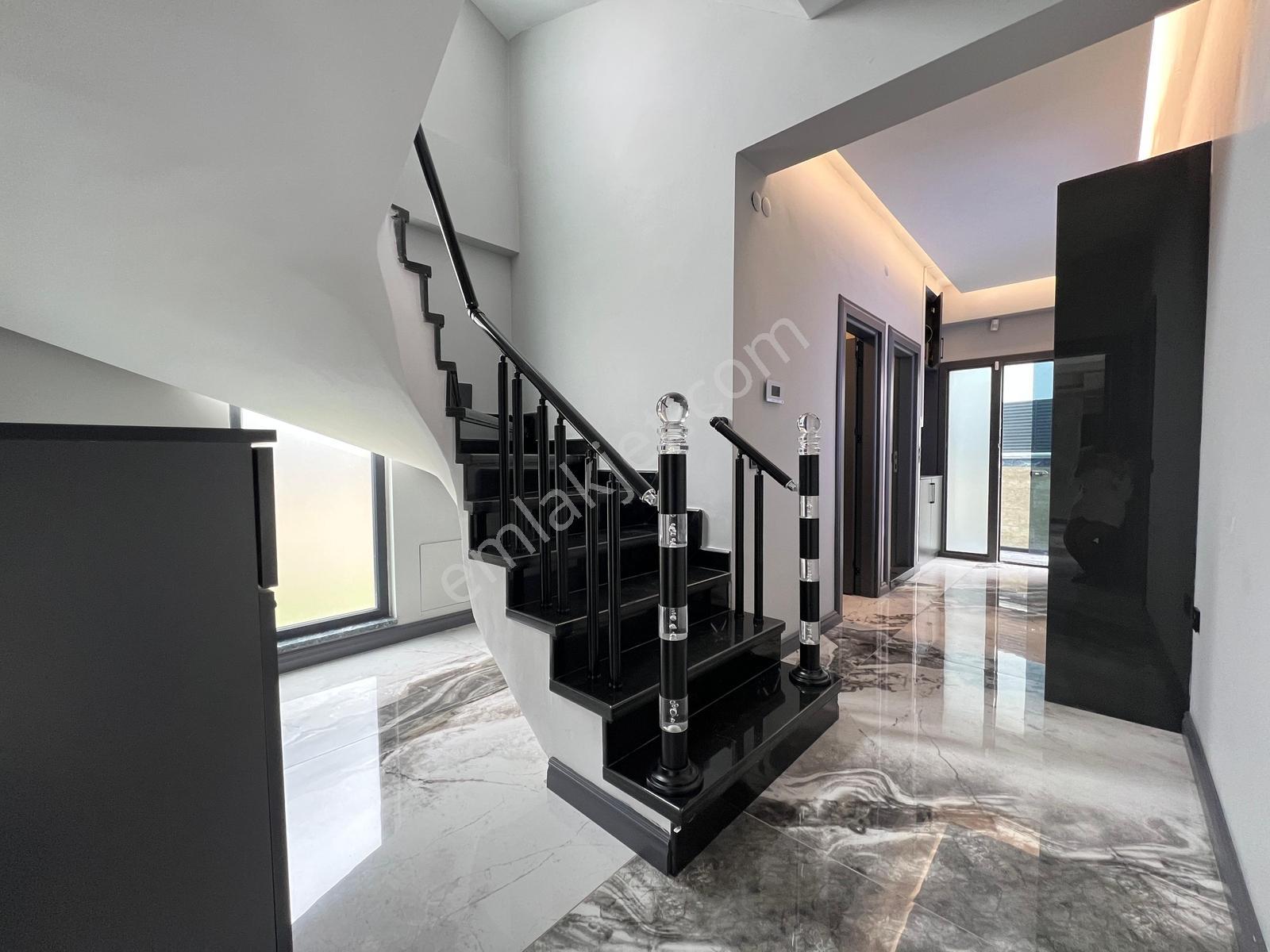Serdivan Yazlıkta Sınırları İhtişam: 5+1 Lüks Satılık Villa! - Görsel 11