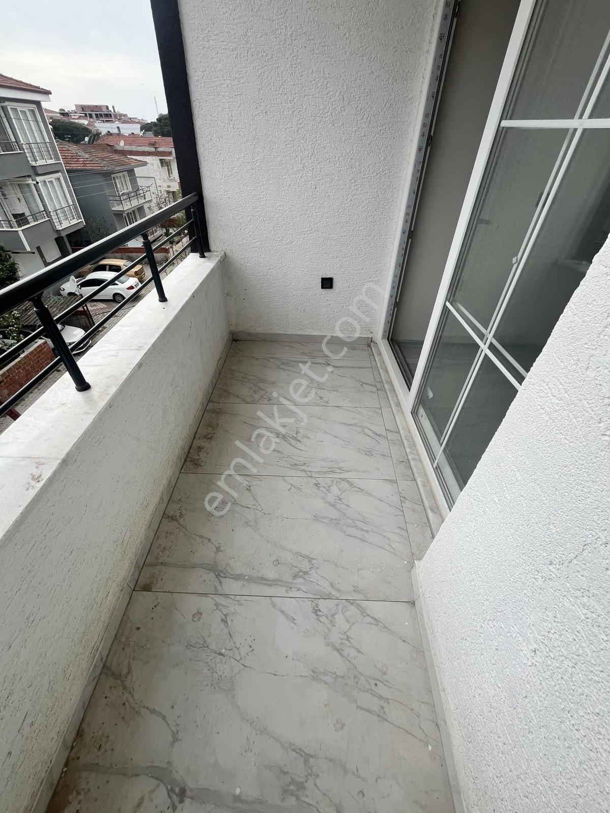Gömeç Merkezde Kiralık Geniş 1+1 Daire - Görsel 3