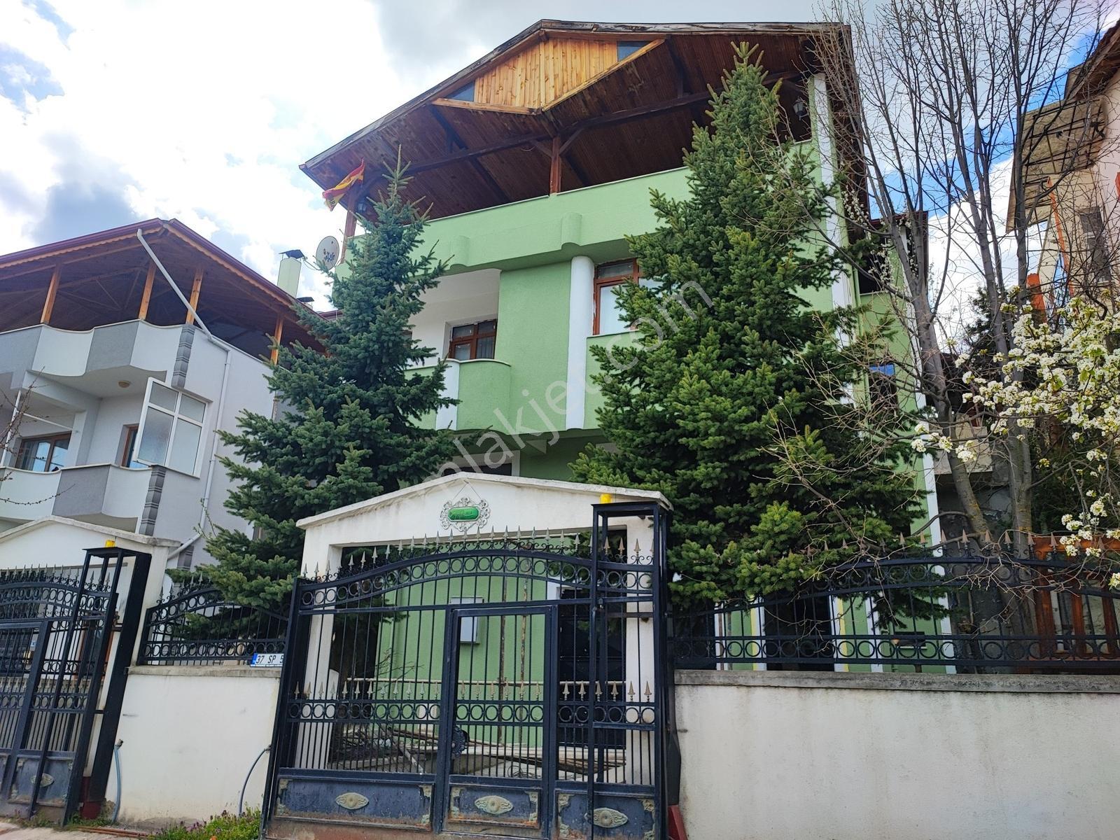 Kastamonu Emlak Gayrimenkulden Satılık 3 Kat Bahçeli Müstakil Ev - Görsel 23