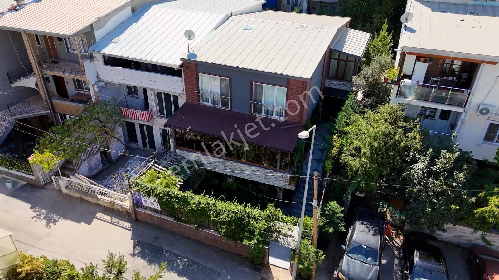 Ertuğrulgazide 5+2 Çift Bahçeli 3 Mutfaklı Müstakil Satılık Bina