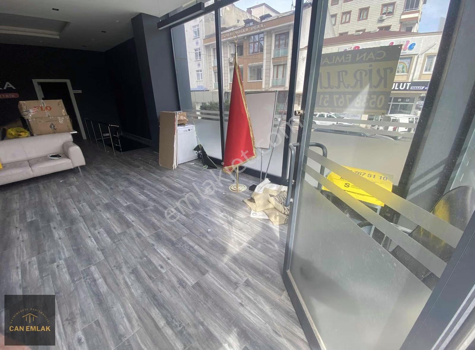 Can Emlak'tan Devlet Hastanesi Yaya Yoğunluğu Olan Caddede - Görsel 3