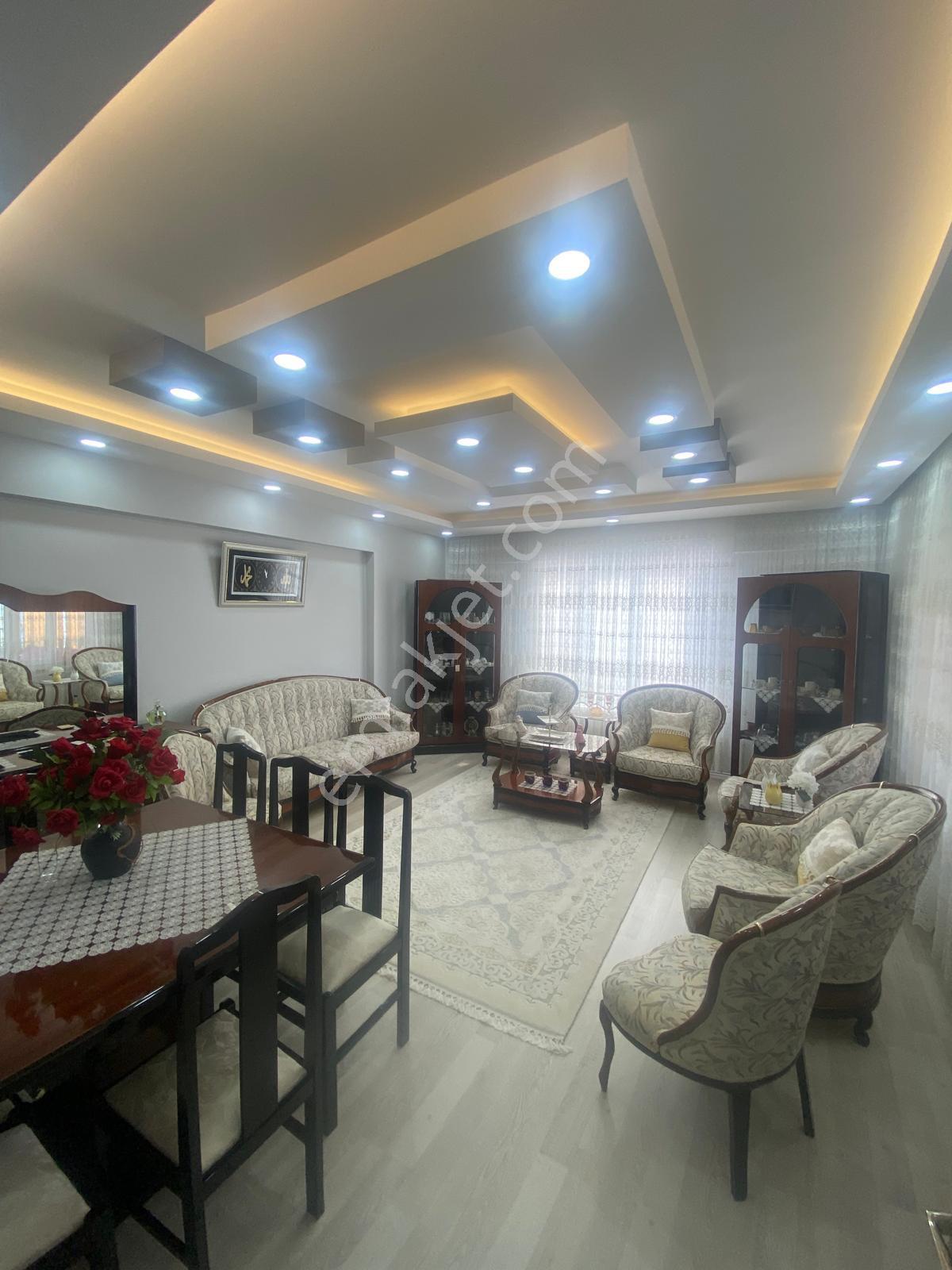 Hsk Rönesans Emlaktan Şarkışla Yağmur Sitesinde Satılık 3+1 Daire(garajlı)