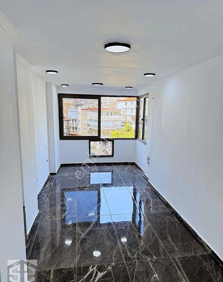 Aydın Kuşadası Camikebir Mah Asansörlü Tadilatlı Satılık İş Yeri - Görsel 26