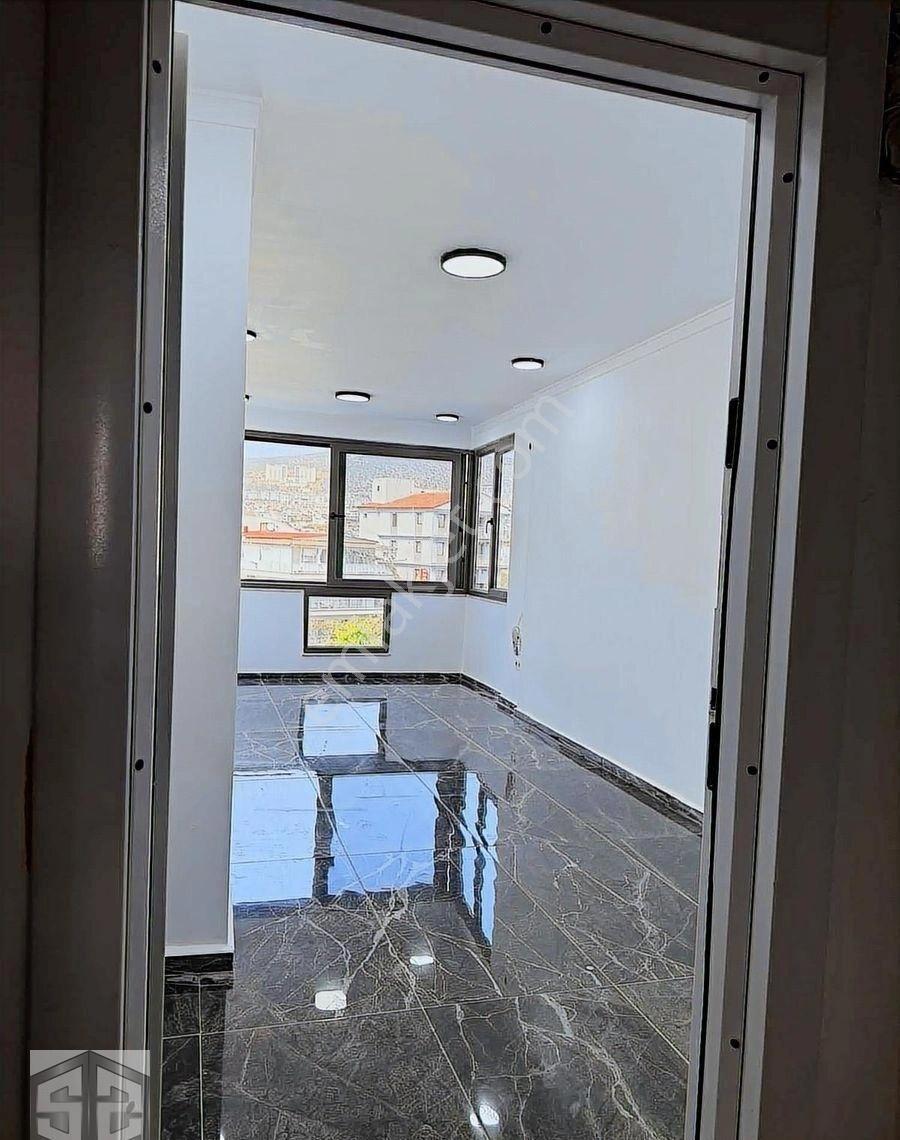 Aydın Kuşadası Camikebir Mah Asansörlü Tadilatlı Satılık İş Yeri - Görsel 33