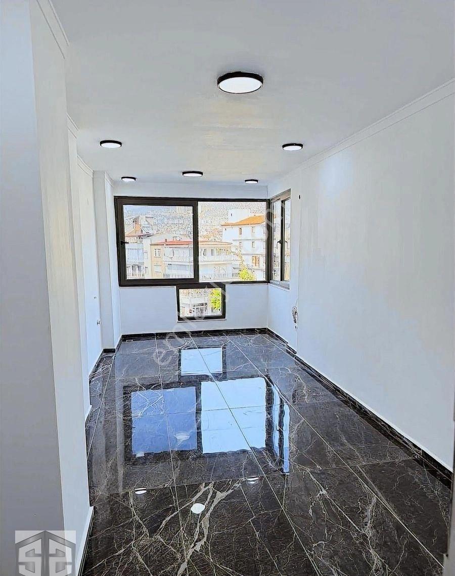 Aydın Kuşadası Camikebir Mah Asansörlü Tadilatlı Satılık İş Yeri - Görsel 34