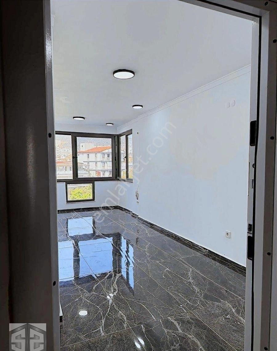 Aydın Kuşadası Camikebir Mah Asansörlü Tadilatlı Satılık İş Yeri - Görsel 8