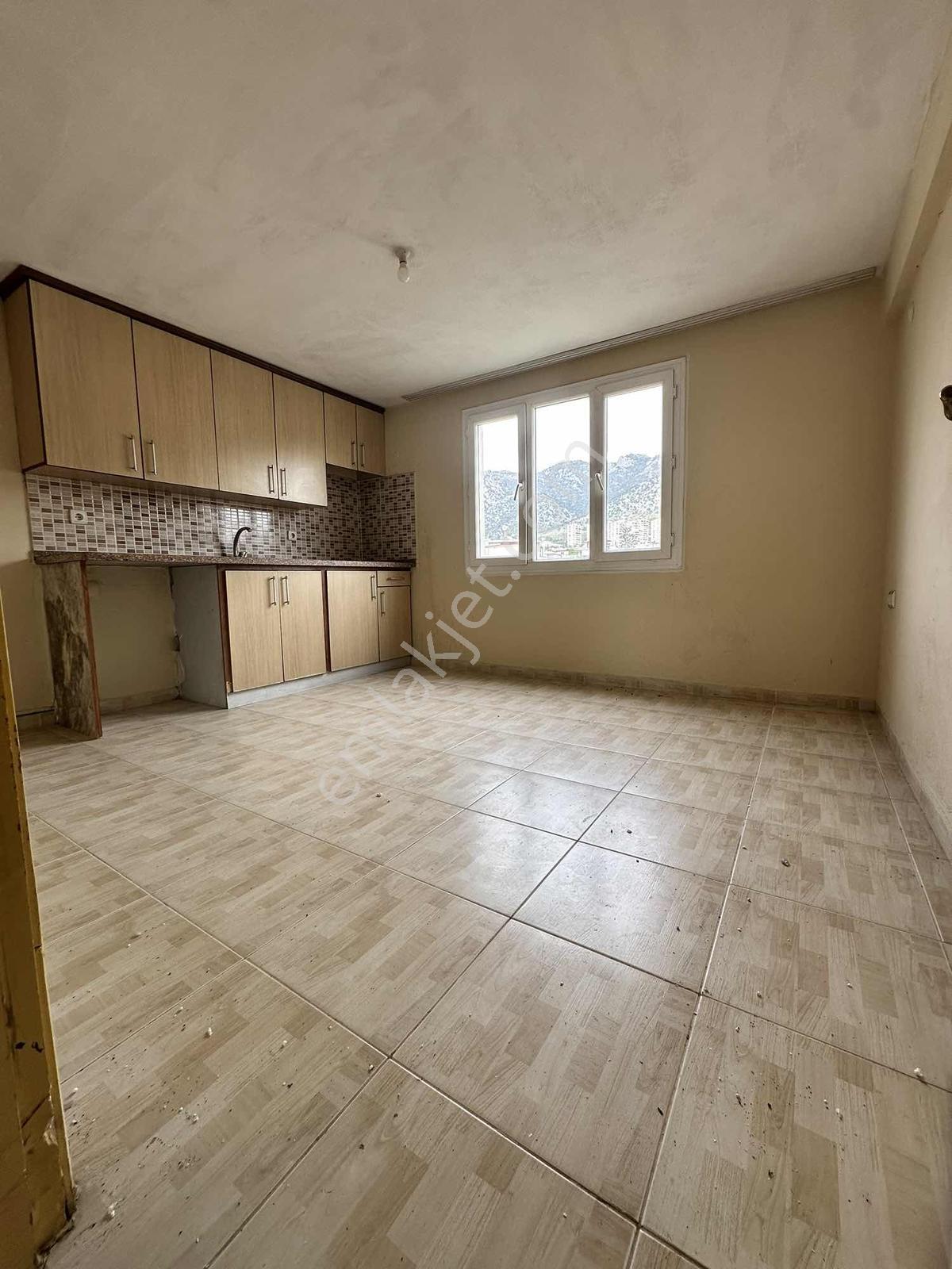 Kozan Gayrimenkul Den Palmiye Cadesinde Çarşımpark Arkası 2+1 - Görsel 9