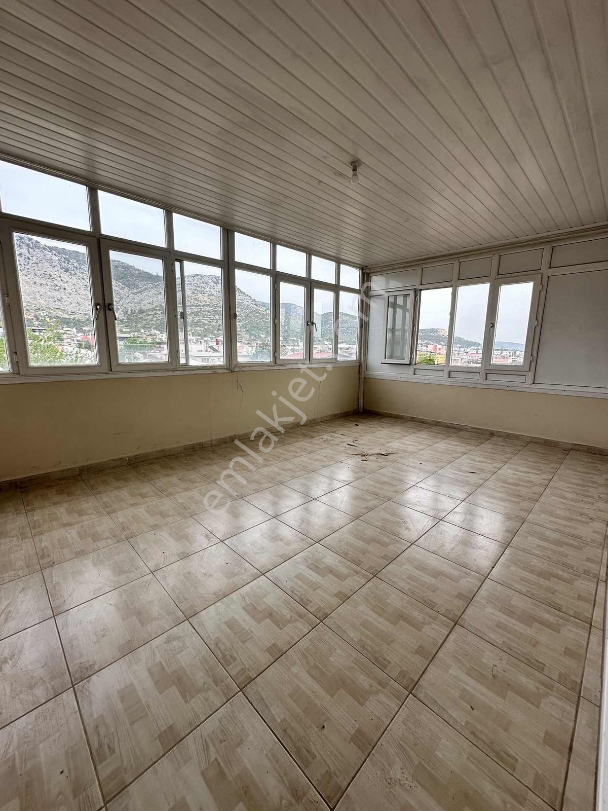 Kozan Gayrimenkul Den Palmiye Cadesinde Çarşımpark Arkası 2+1 - Görsel 2