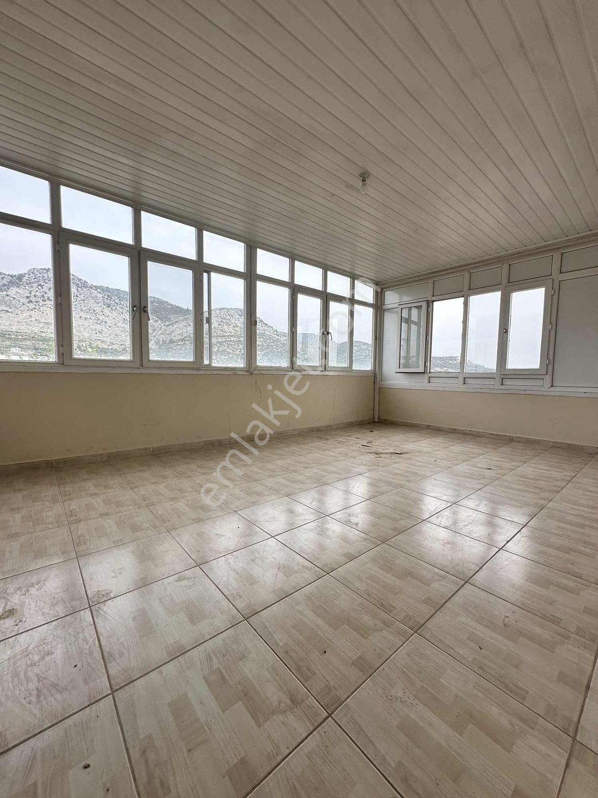 Kozan Gayrimenkul Den Palmiye Cadesinde Çarşımpark Arkası 2+1 - Görsel 11